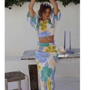 Saboskirt Bailee puff crop top and matching skirt